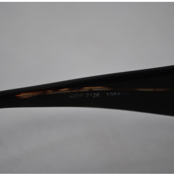 VersaceMOD 2126 1002/13
Gold with Tortoiseshell Arms
Brown gradient - Picture 9 of 9